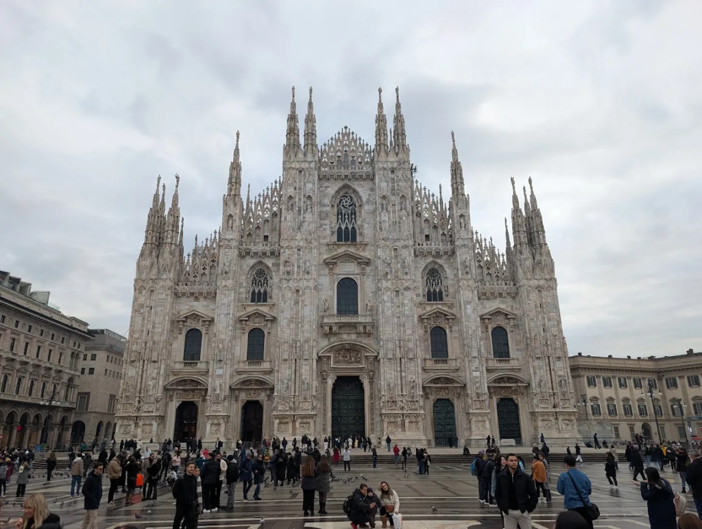 Duomo di Milano facade with crowds in Piazza del Duomo, Milan