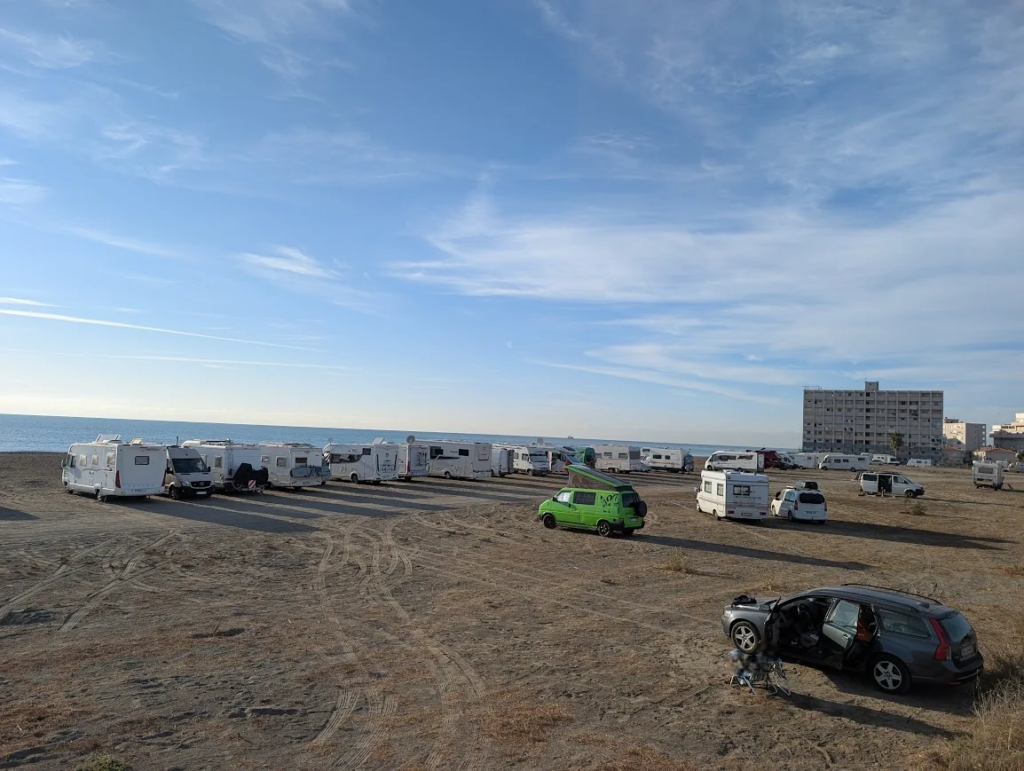 Volvo V50 parked among campervans on the outskirts of Málaga near the beach